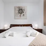 Home2book Bright With Pool & Terrace Apartman